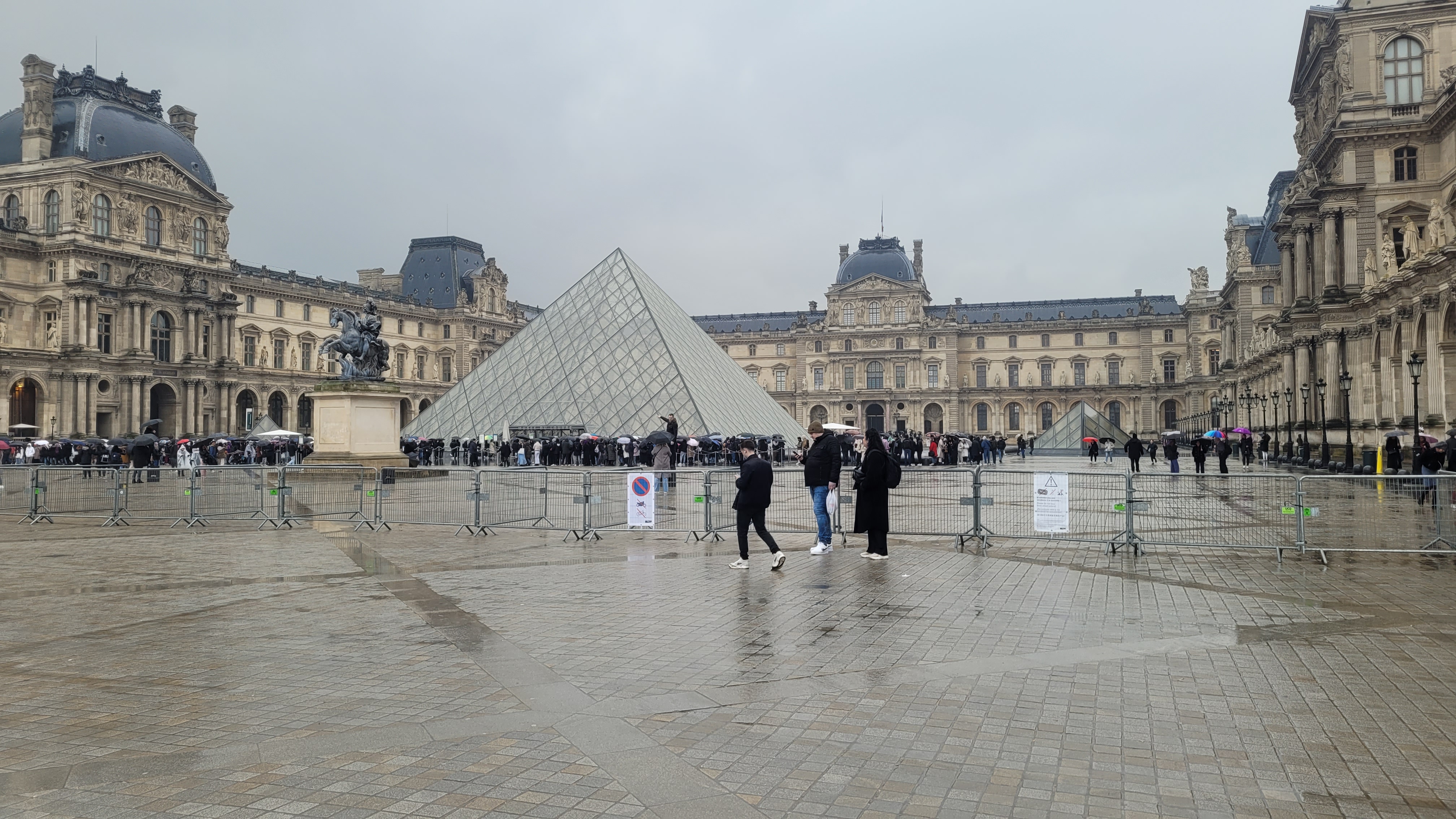 rainy Louvre